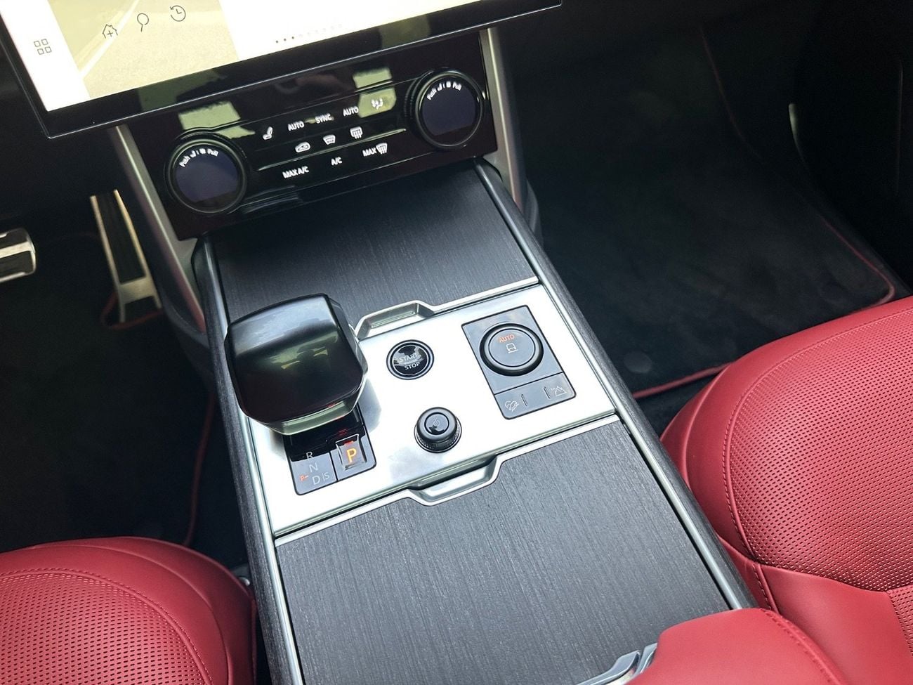 Land Rover Range Rover LWB SV P615 4.4L | 2023 Range Rover Vogue SV | Luxury SUV | 21,000 KM | Perfect Condition