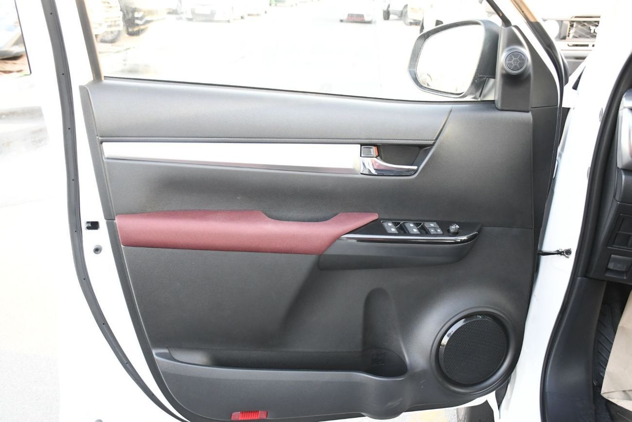 Toyota Hilux 2.7L V4 AT With Air Composer  Push Start Full Option