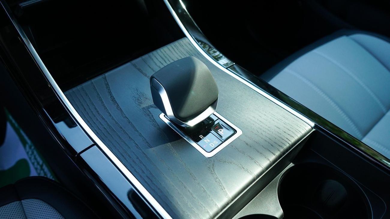 لاند روفر رانج روفر إيفوك SE P250 DYNAMIC 2025!! BRAND NEW CAR!! FIVE YEARS WARRANTY!! THREE YEARS SERVICE CONTRACT