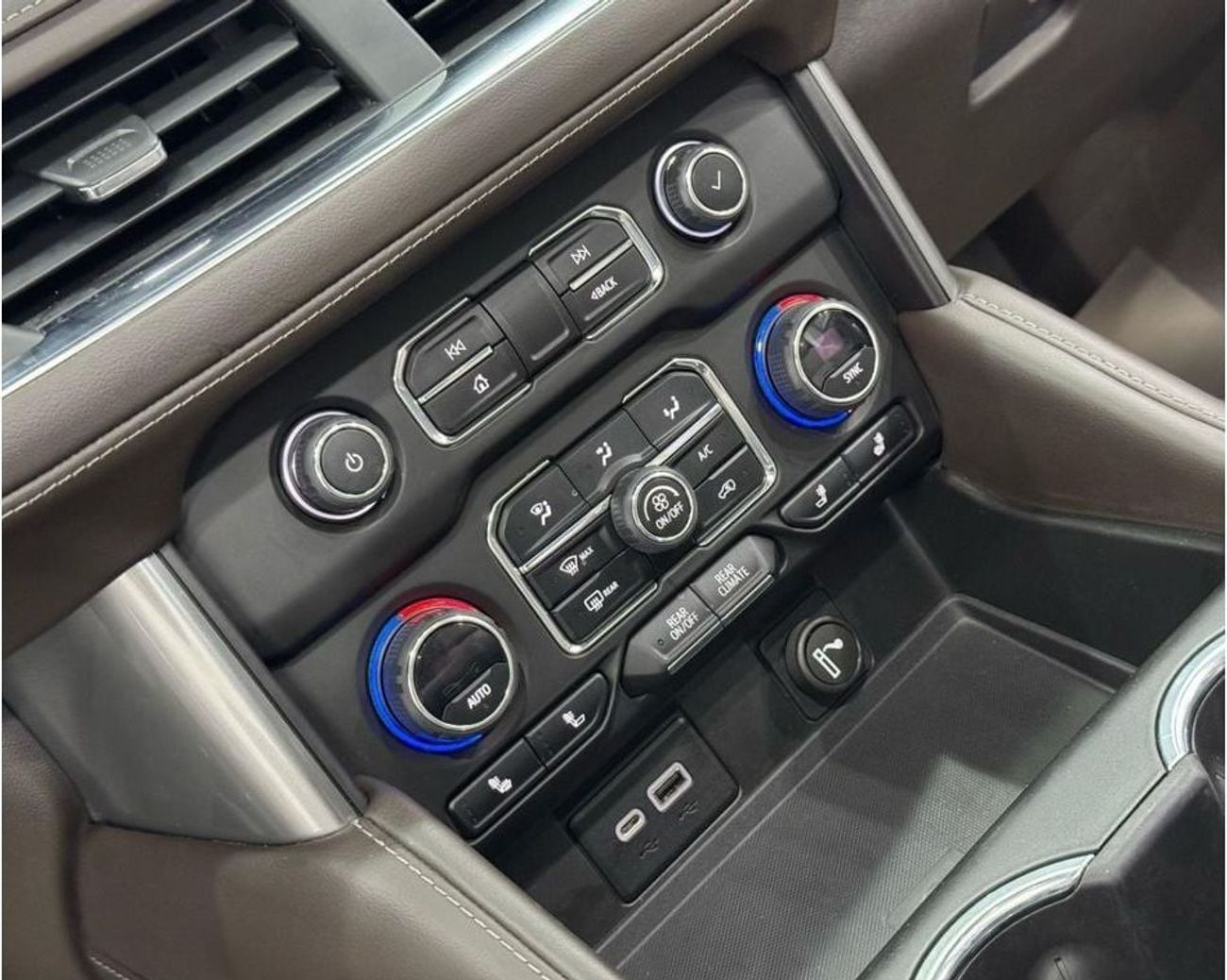 شيفروليه سوبيربان LT 5.3L 4WD 2023 Chevrolet Suburban LT, Nov 2025 Chevrolet Warranty, Low Kms, 8 Seater, GCC