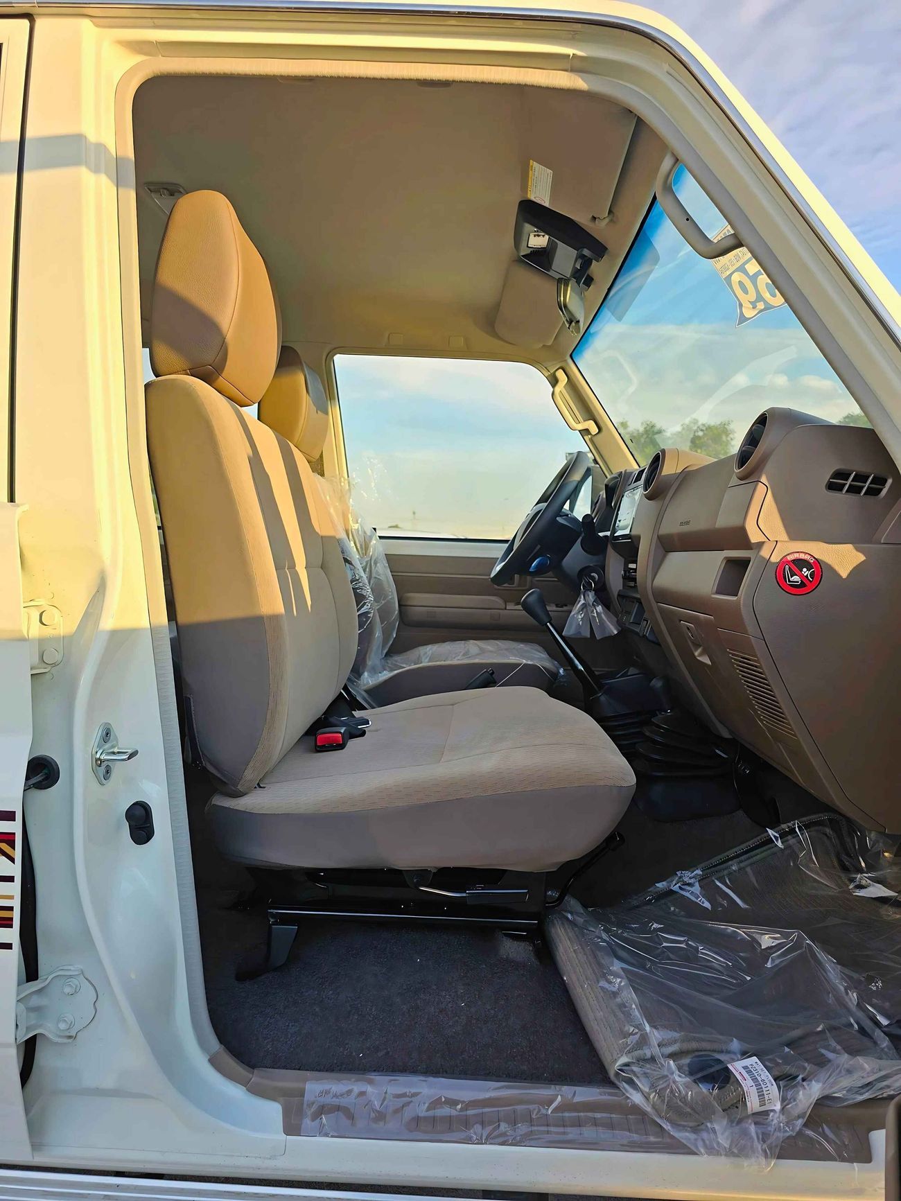 Toyota Land Cruiser 70 LX LC76 / 4.0L V6 PETROL / M/T / DVD CAMERA / 5 DOOR BASIC / 4WD (CODE # 69034)