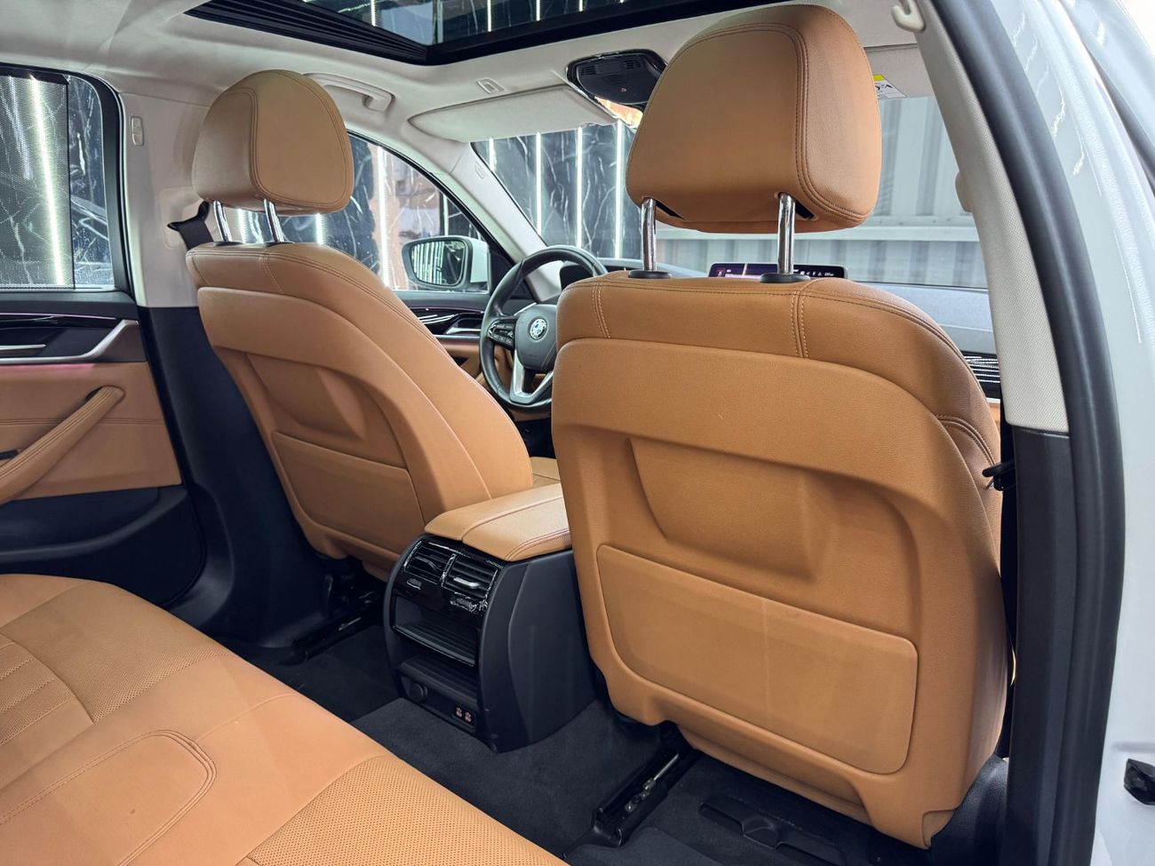 بي أم دبليو 520i Std 2.0L 2022 BMW 520i, Aug 2026 BMW Warranty + Service Pack, Full BMW Service History, Low Kms, GCC