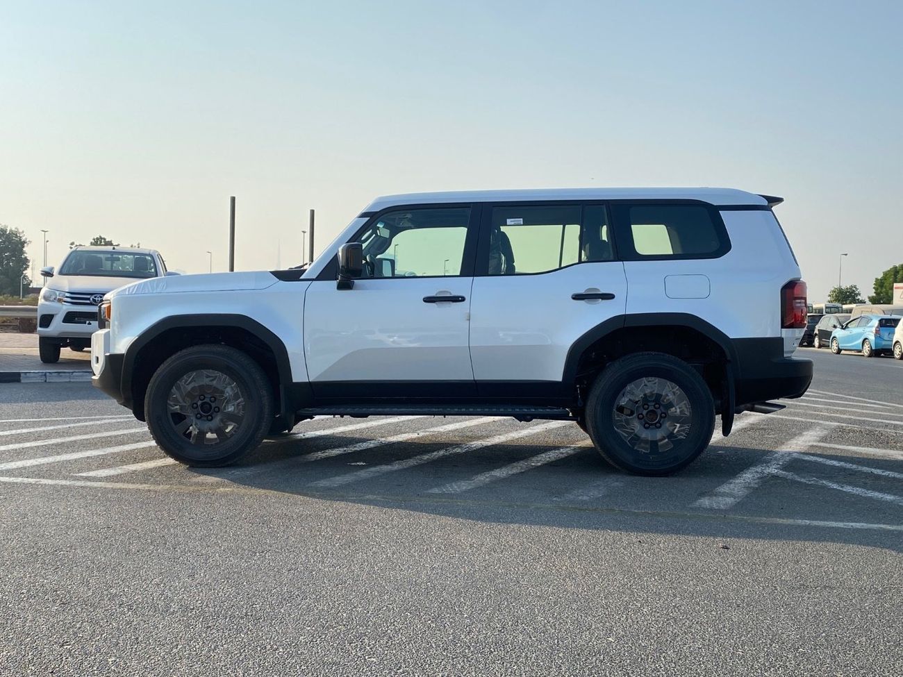 تويوتا برادو Adventure Dual Tone 2.4T