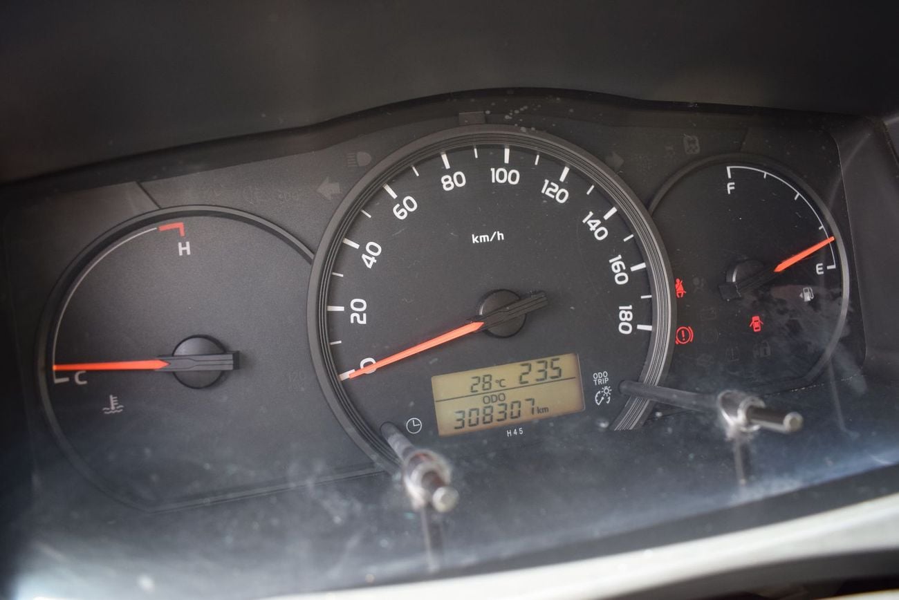 Toyota Hiace Commuter GLX High Roof 2.7L M/T