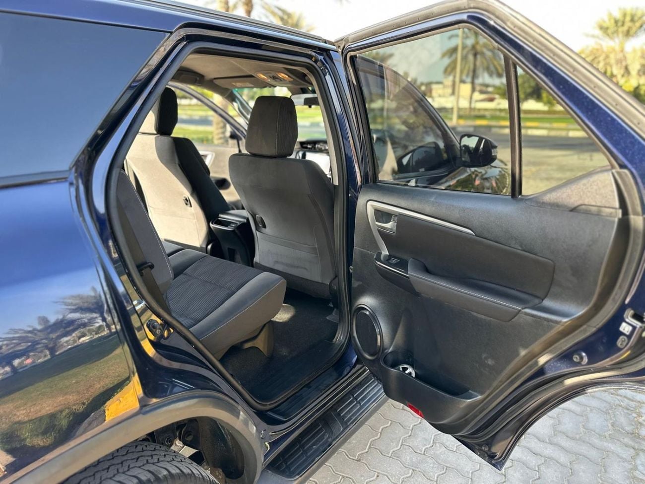 Toyota Fortuner RHD 2.8L Diesel Automatic Gear 4WD 4-Cylinders 7-Seats 5-Doors