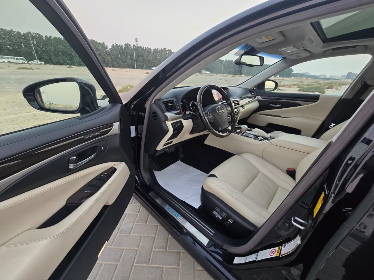 لكزس LS600h L 5.0L