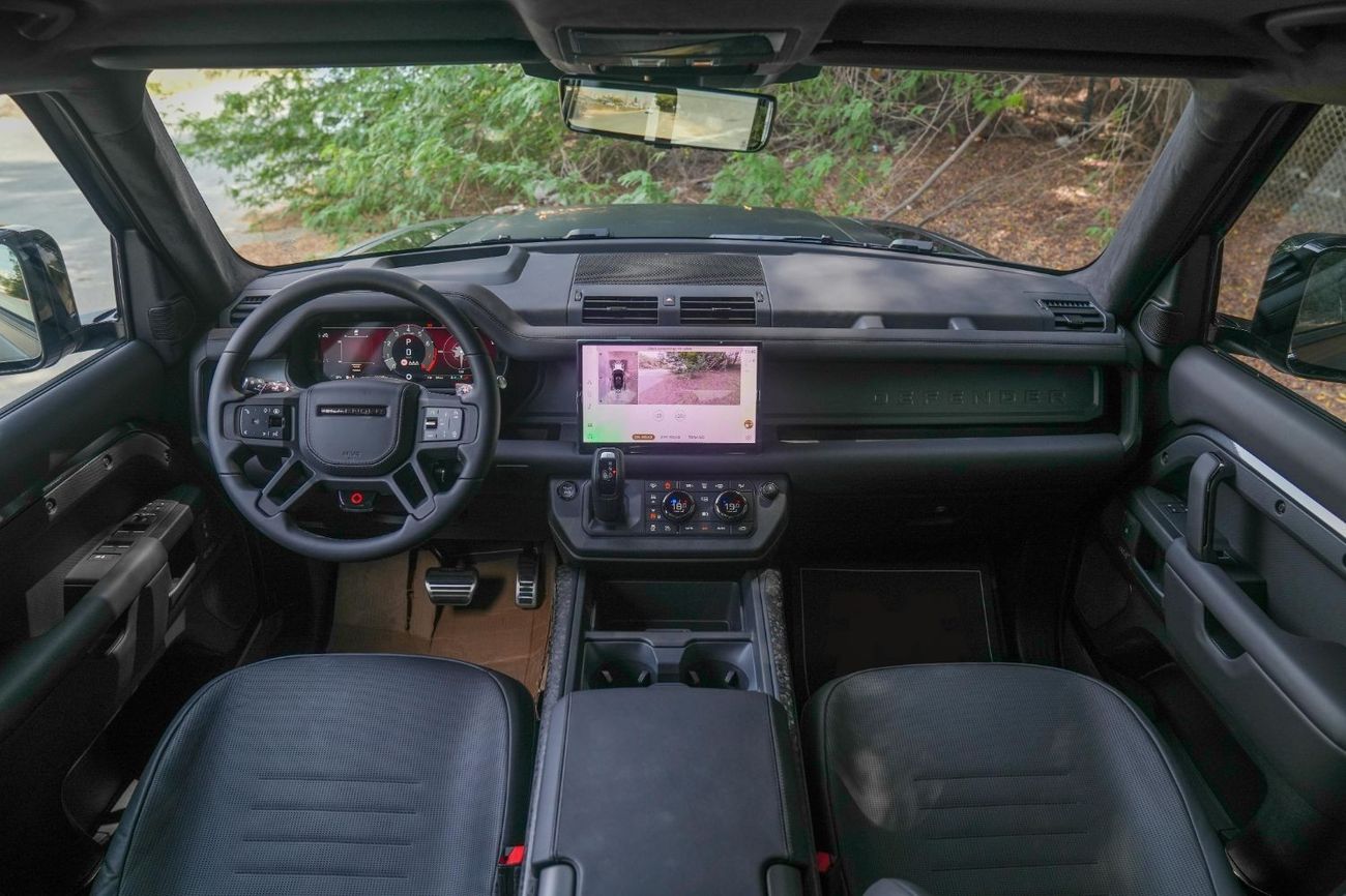 Land Rover Defender 2025 Land Rover Defender 110 P635 Octa Edition One (Gray)