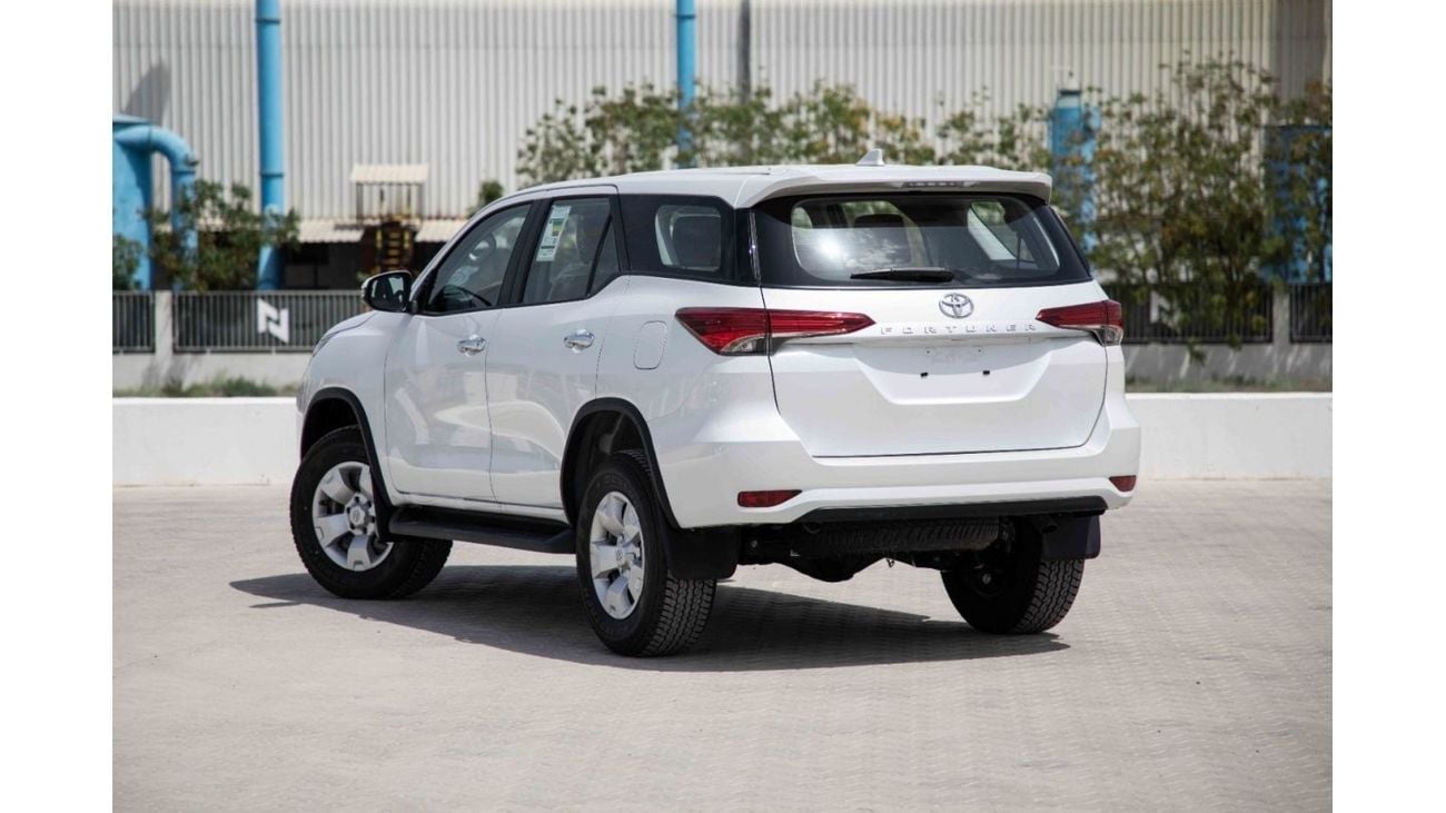 تويوتا فورتونر تويوتا فورتشنر 2024 4X4 2.4 Low - ابيض بلاتيني لؤلؤي من الداخل شامواه