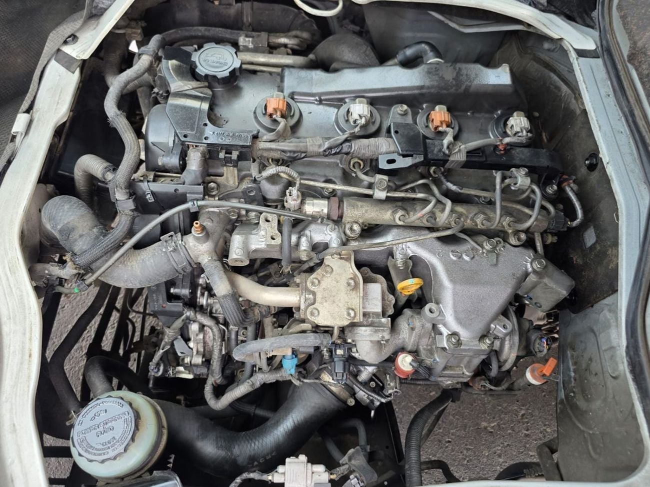 Toyota Hiace TOYOTA HIACE COMMUTER VAN RHD 2015 MODEL 3.0 L DIESEL AUTOMATIC(PM15122)