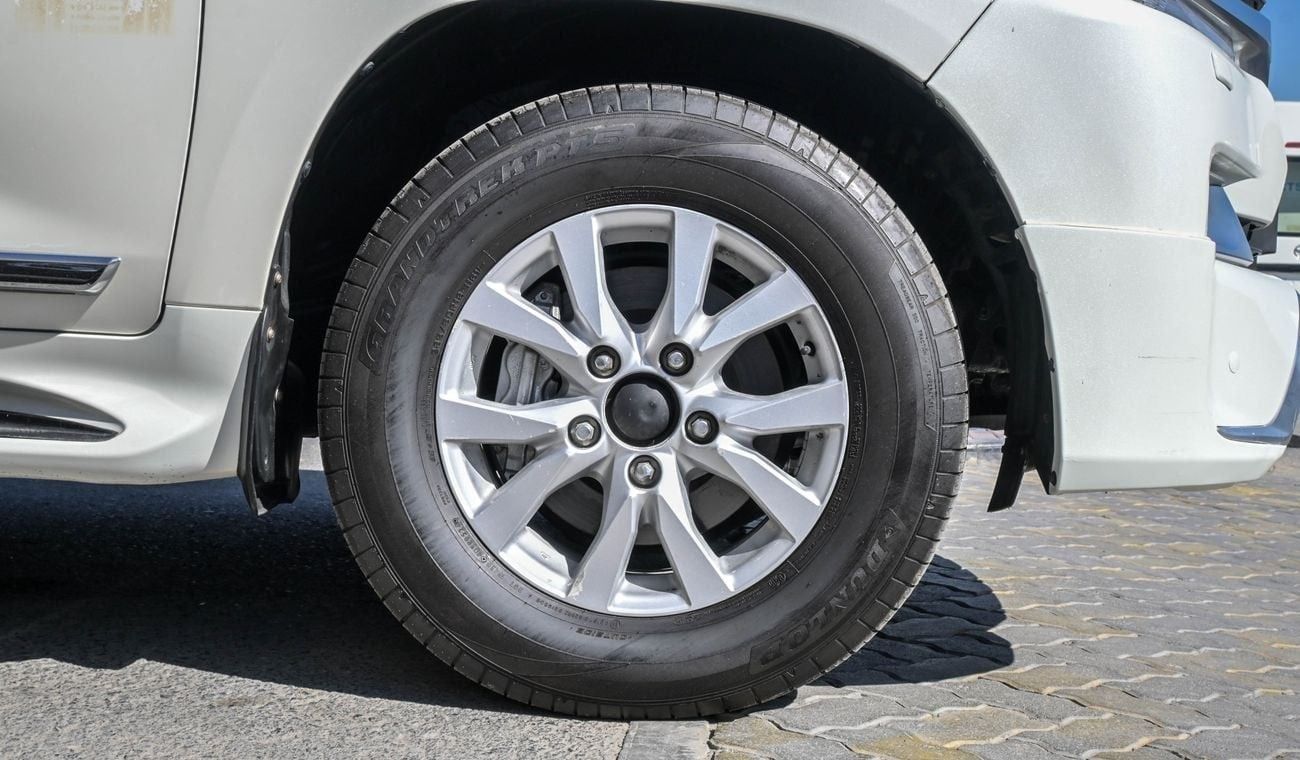 Toyota Land Cruiser GXR V8