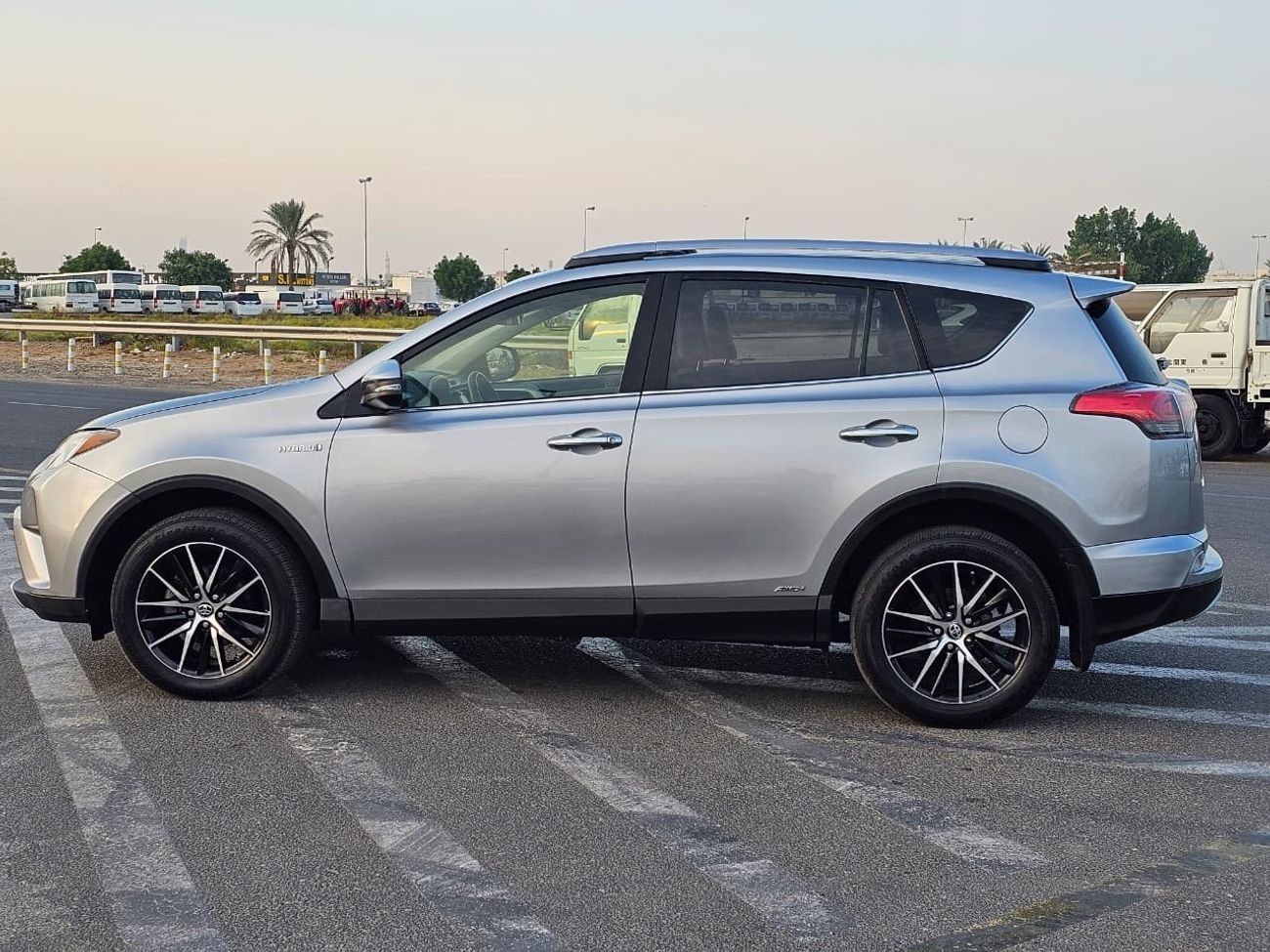 Toyota RAV4 Platinum 2017 RAV4 Limited Hybrid 4x4