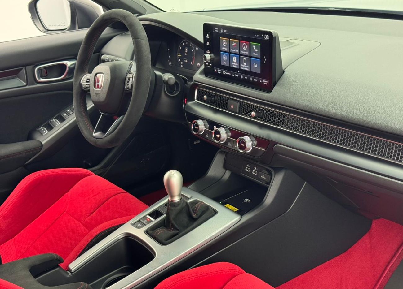 Honda Civic Type R 2.0L MT 2025 Honda Civic Type R, 2030 Honda Warranty and Service Pack, Excellent Condition, GCC