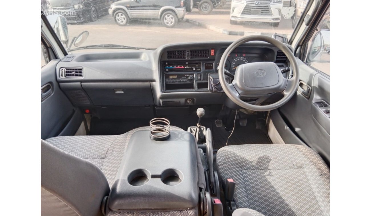 تويوتا هاياس TOYOTA HIACE VAN RIGHT HAND DRIVE (PM1480)