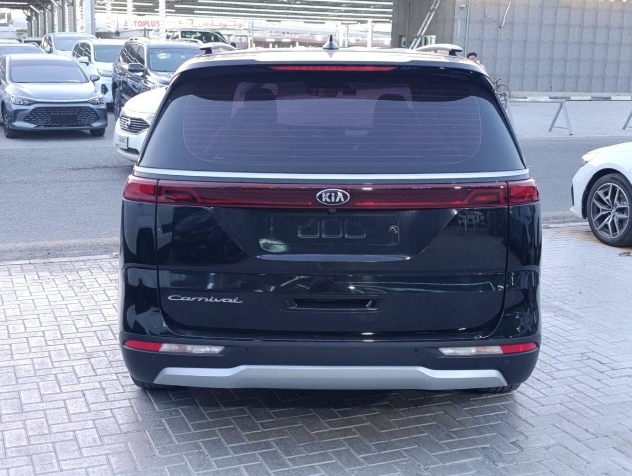 Kia Carnival STD (NON GCC)