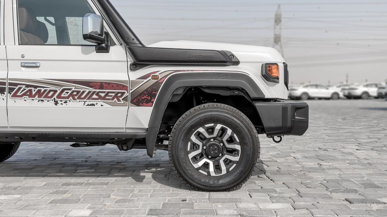 تويوتا لاند كروزر 70 LC76 LX 2.8L AT Diesel 2026 (White-Brown) Omani