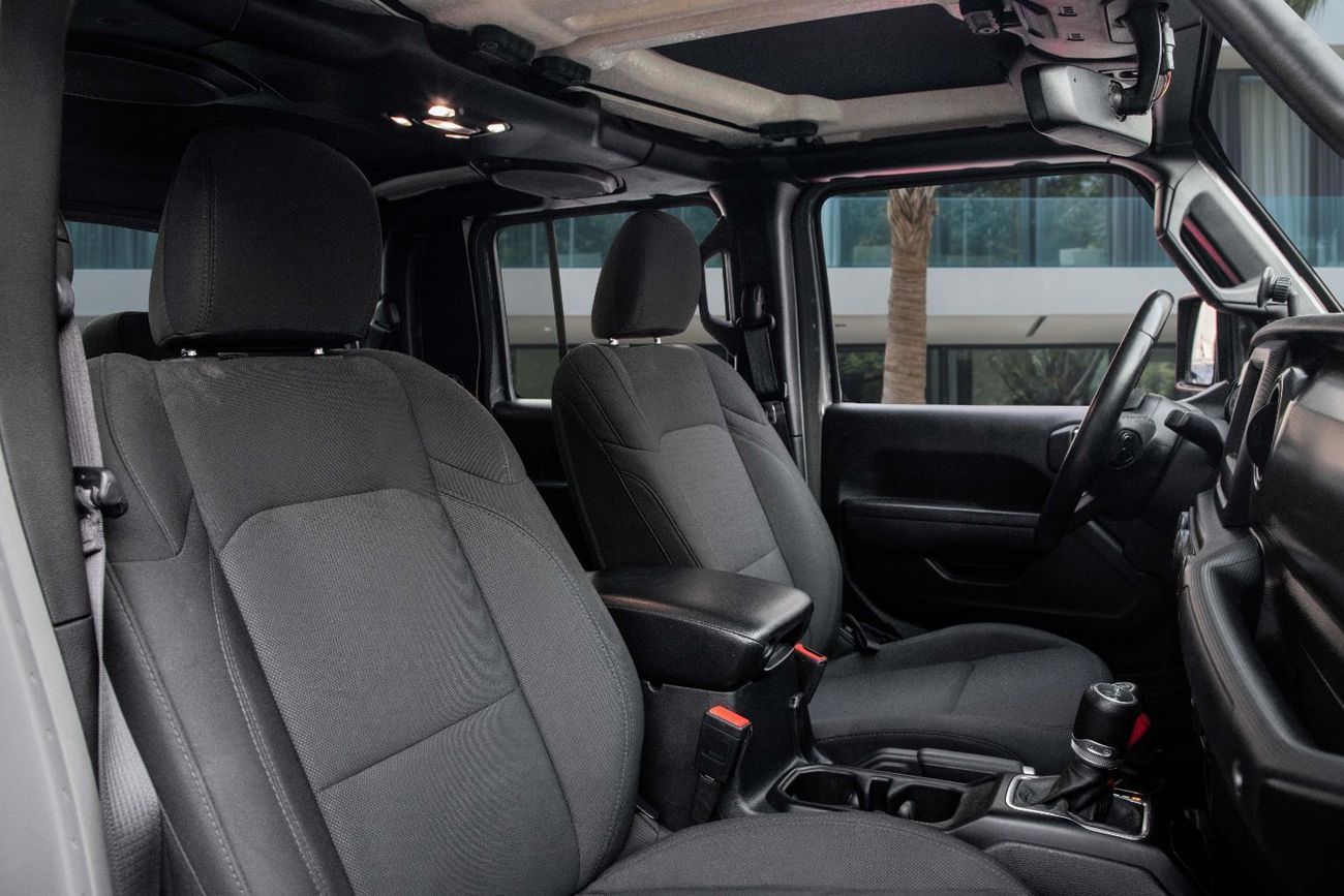 Jeep Gladiator Sport | 2,546 P.M  | 0% Downpayment | Low Km | Pristine!