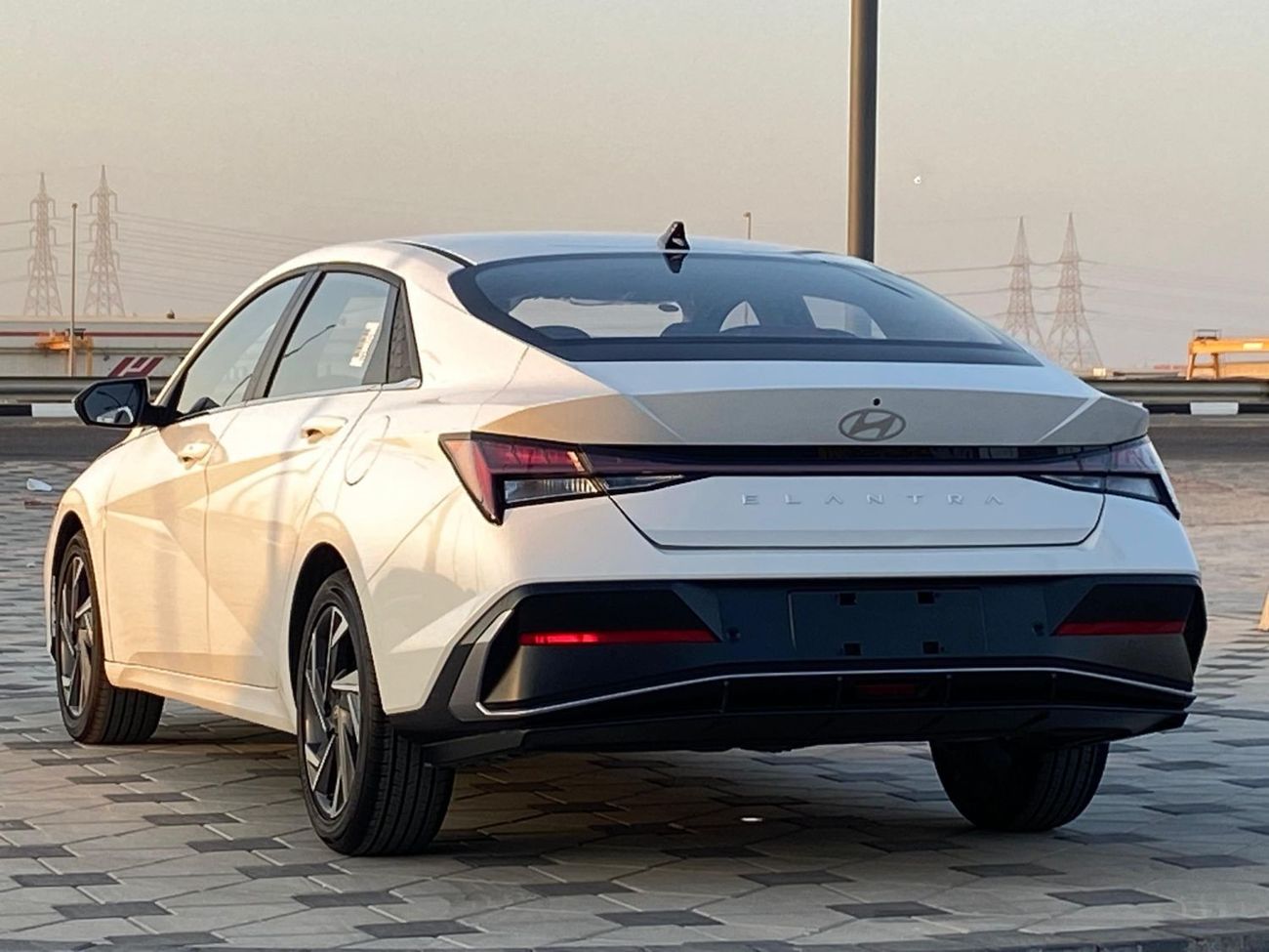 هيونداي إلانترا هيونداي النترا CN 7 LUXURY موديل: 2024 الممشي : 0  السعر : 77.000 درهم  مواصفات خليجية  فل اوبشن  4