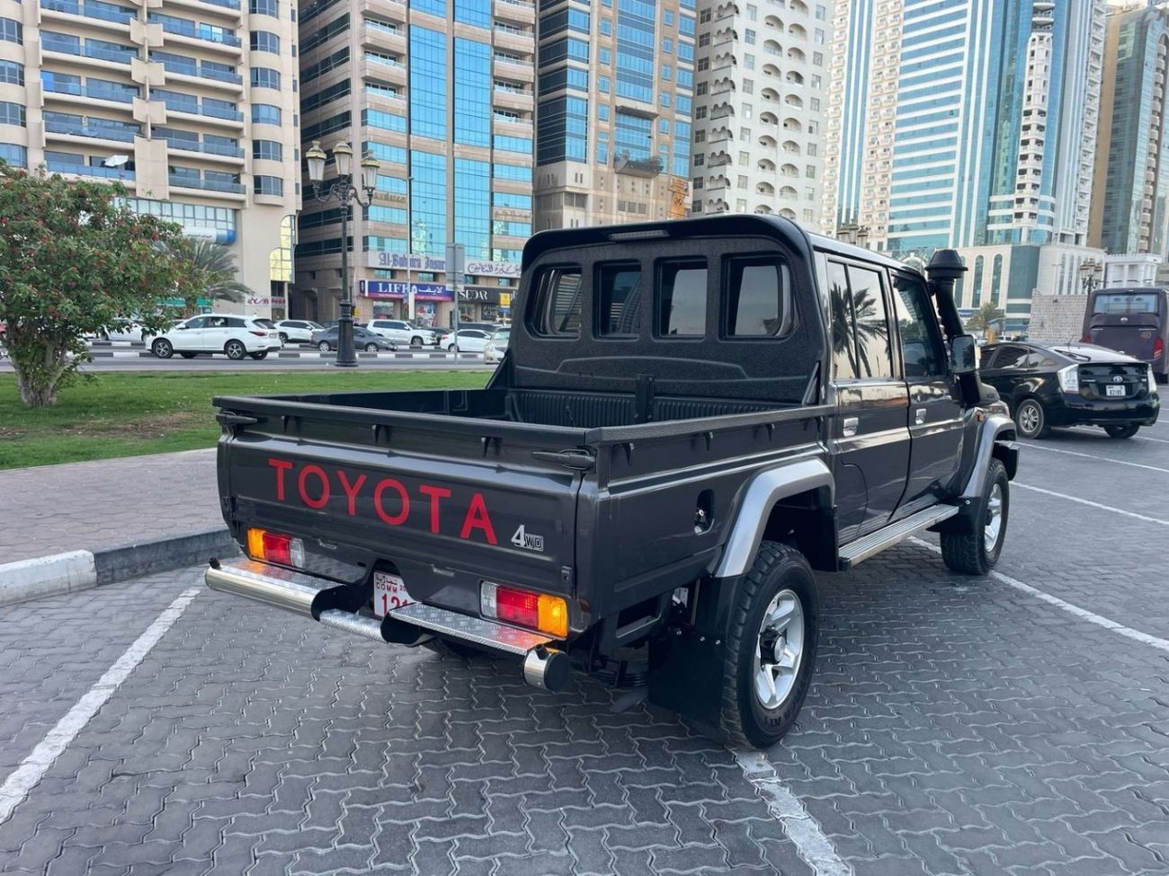 Toyota Land Cruiser Pick Up DIESEL 4.5 LITER ,RIGHT HAND DRIVE MANUAL TRANSMISSION