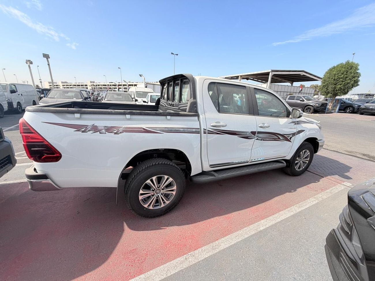 تويوتا هيلوكس GLX 2.7L Double Cab Utility 4WD M/T