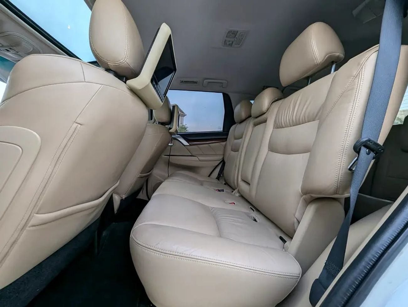 ميتسوبيشي مونتيرو سبورت GLS 4WD TOP LINE GCC IN EXCELLENT CONDITION