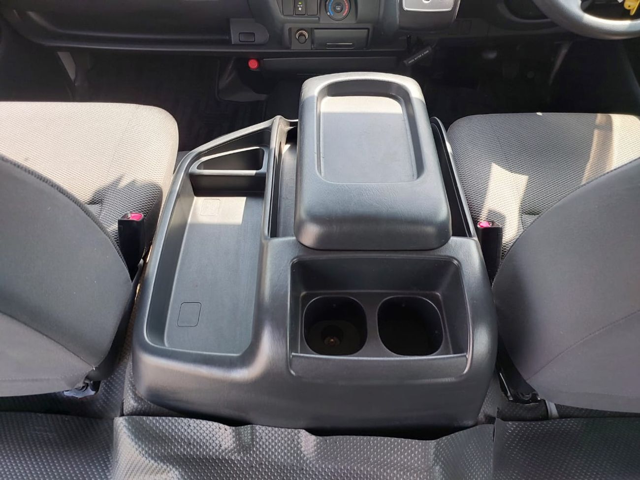 تويوتا هاياس TOYOTA HIACE WAGON VAN 2014  RHD 2.7 L PETROL AUTOMATIC (PM019787)