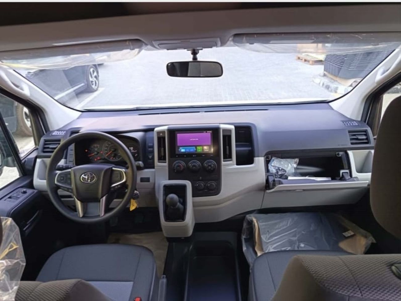 تويوتا هاياس 2.8L DIESEL 13 SEATER MANUAL TRANSMISSION ( FOR RE- EXPORT ONLY )