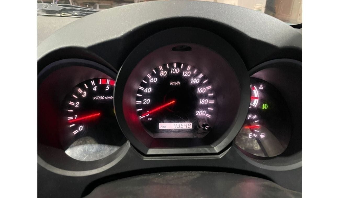 تويوتا هيلوكس diesel 3.0 liter automatic right hand drive