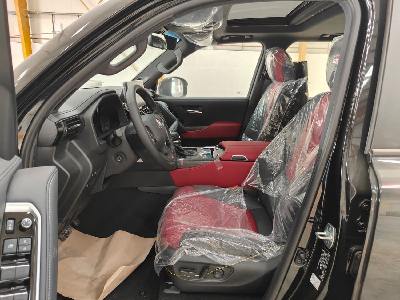 تويوتا لاند كروزر 2025 Toyota Land Cruiser LC300 GR-Sport HEV (Full-Option with Radar) 3.5L V6 Twin Turbo Hybrid Expor