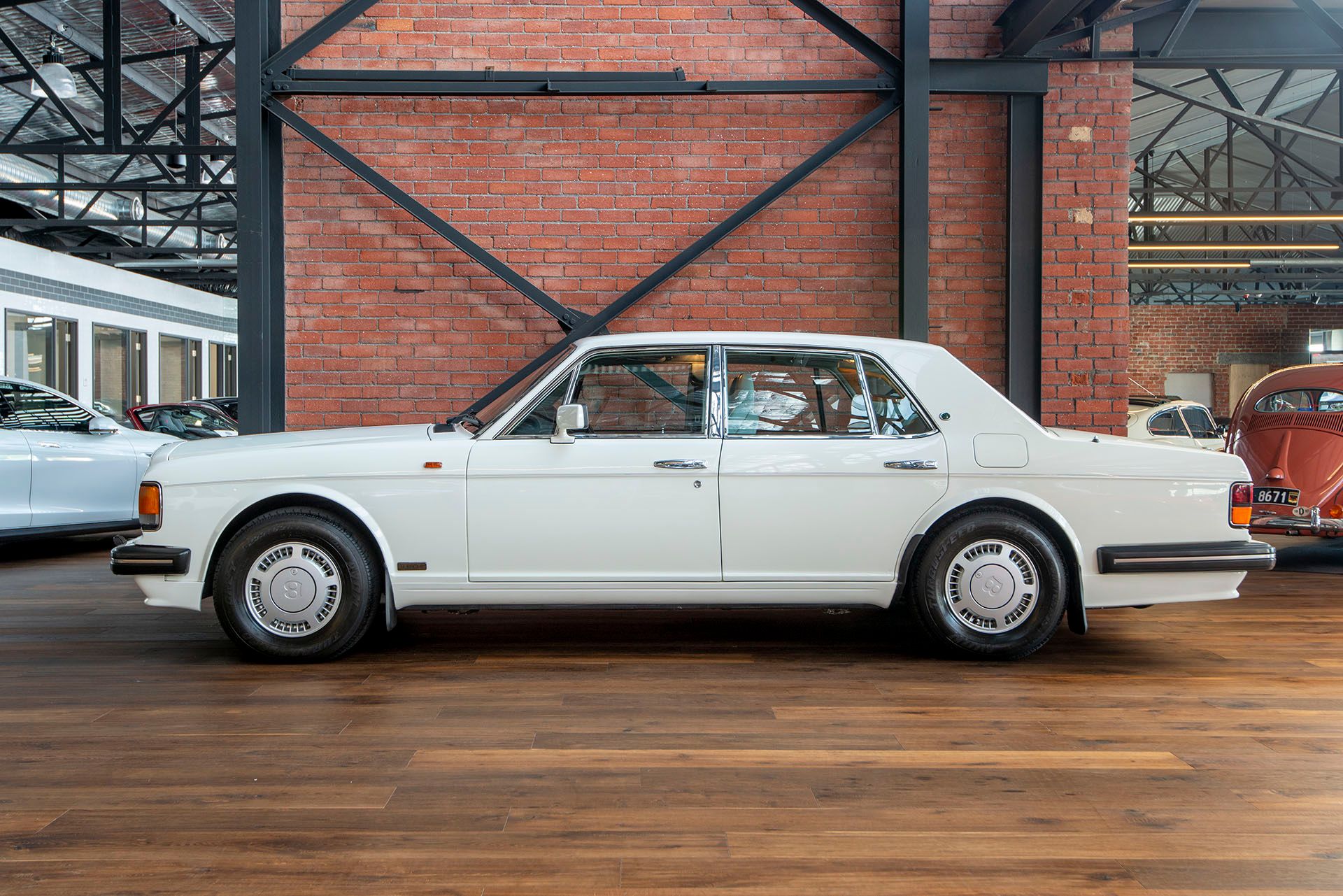 Bentley Turbo R exterior - Side Profile