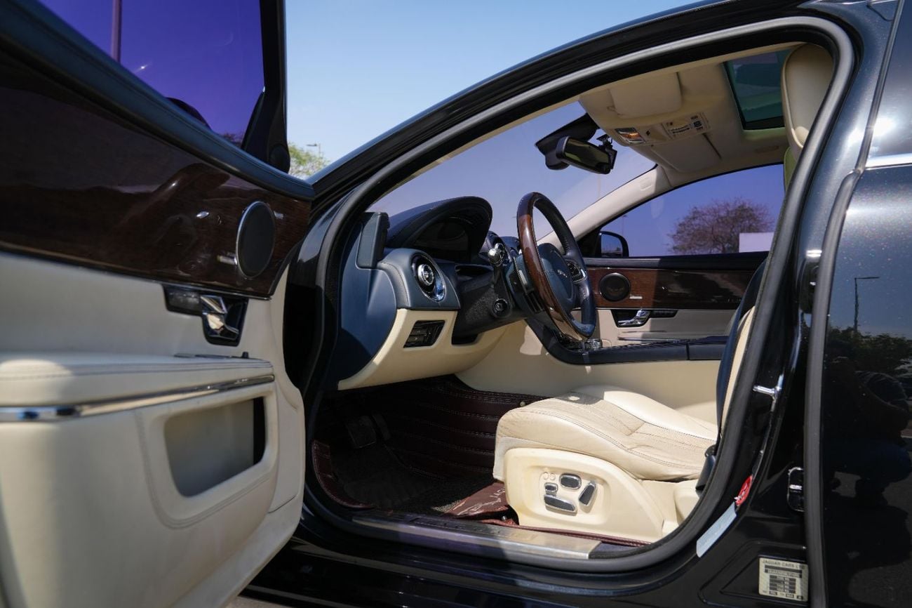 جاكوار XJ L 2011 PORTFOLIO!! 5.0 V8 HSE!! KOREAN SPECS