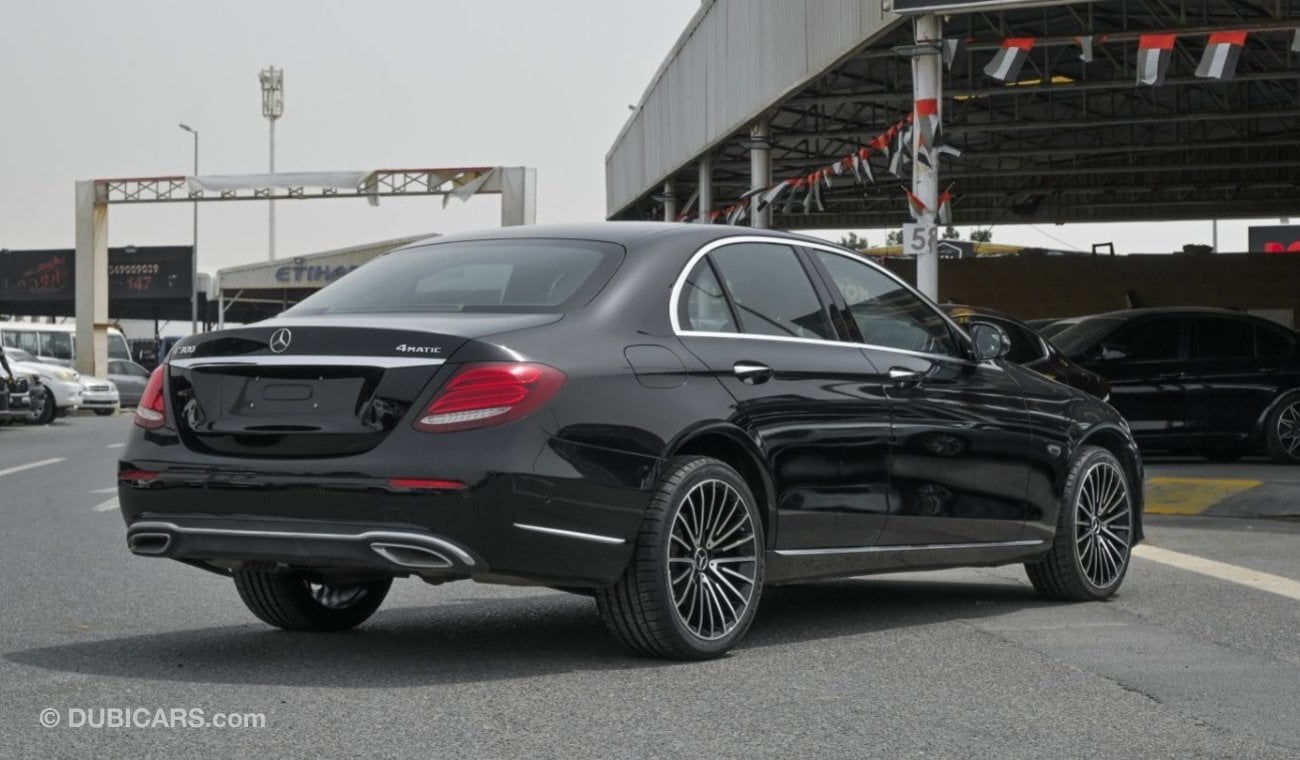 مرسيدس بنز E300 4Matic