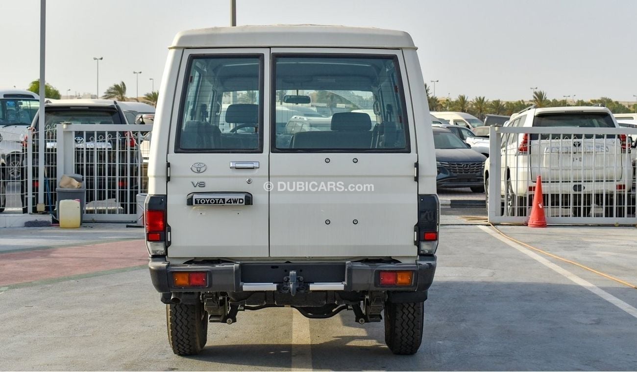 Toyota Land Cruiser 70 LC78 - 4.5l - Manual - New Shape - 13 Seater - Central Lock - Automatic Windows - 4wd