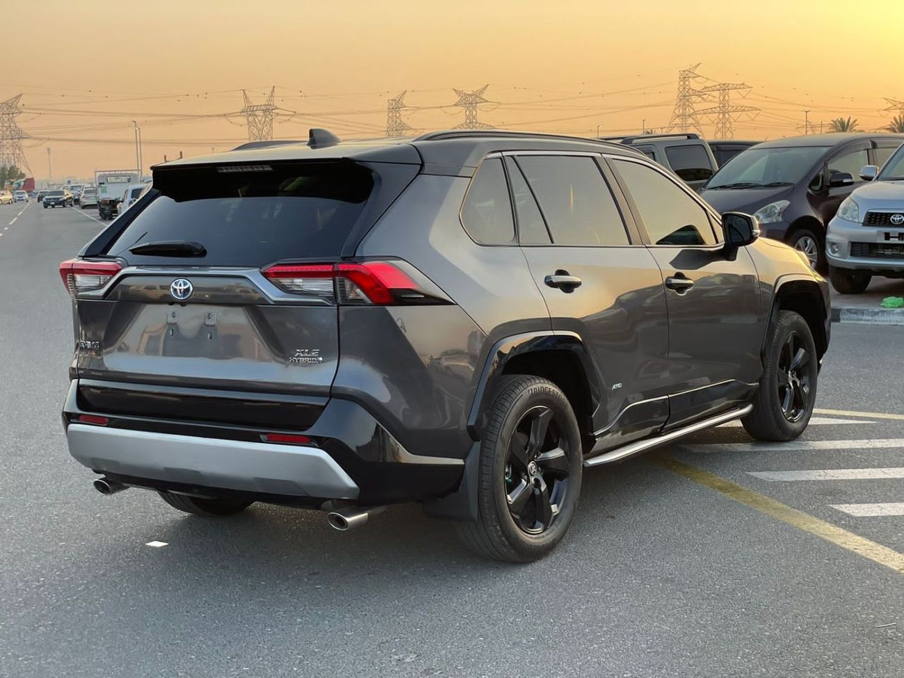 Toyota RAV4 XLE HYBRID  4X4