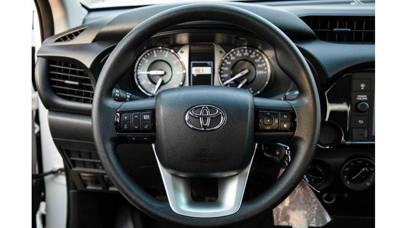 Toyota Hilux 2023 Toyota Hilux 4x4 DC 2.4 - White inside Black
