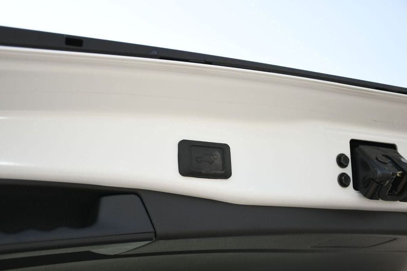 Toyota RAV4 Limited 2.5L Hybrid With Rader Full Option