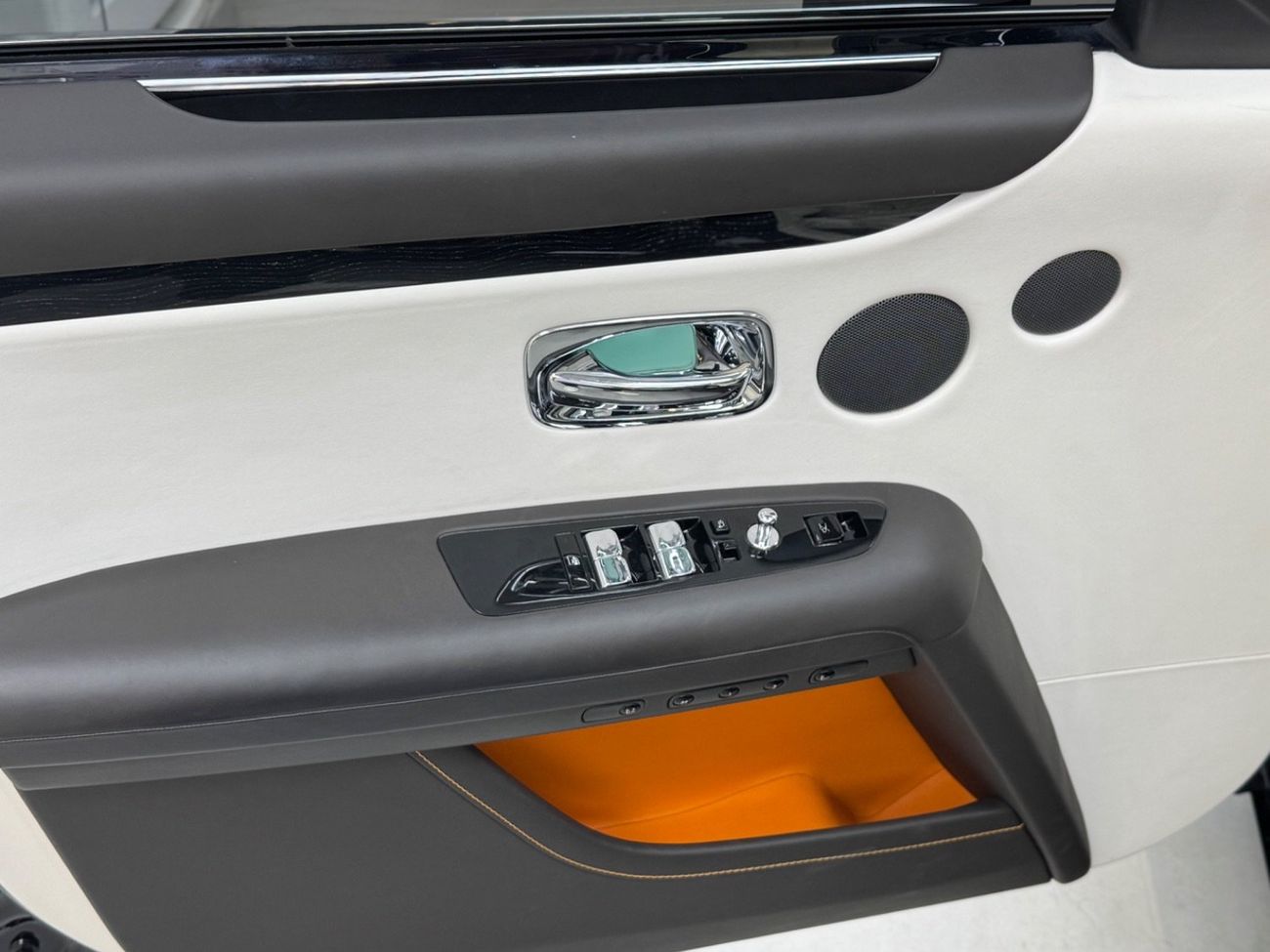 رولز رويس جوست 6.75T Short Wheelbase