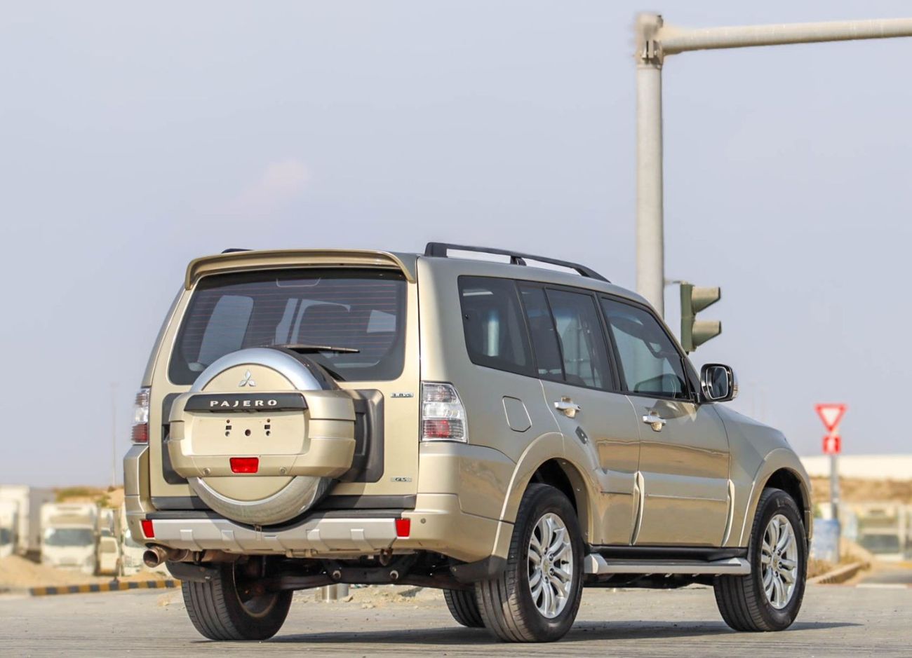 ميتسوبيشي باجيرو GLS 3.8L Mitsubishi Pajero 2014 3.8L full option v6 GCC accident-free in excellent condition