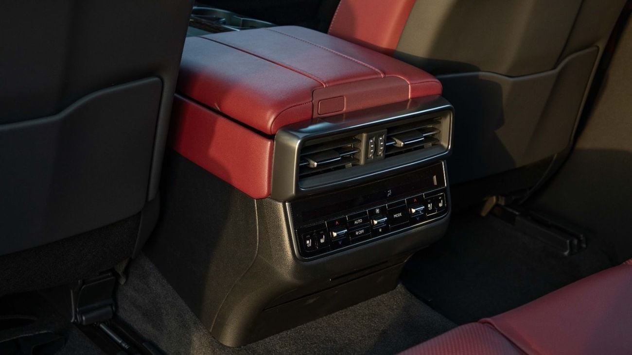 Lexus LX 600 TURBO SPORT ML/2025/SUV/ Export only.