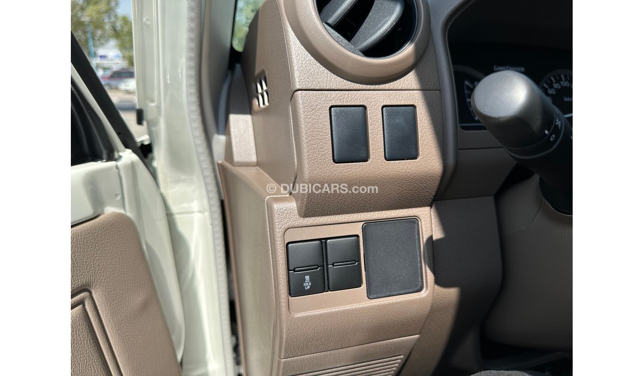 تويوتا لاند كروزر بيك آب 79 Doublecab  V8 4.5L Turbo Diesel 6 Seat 4WD MT