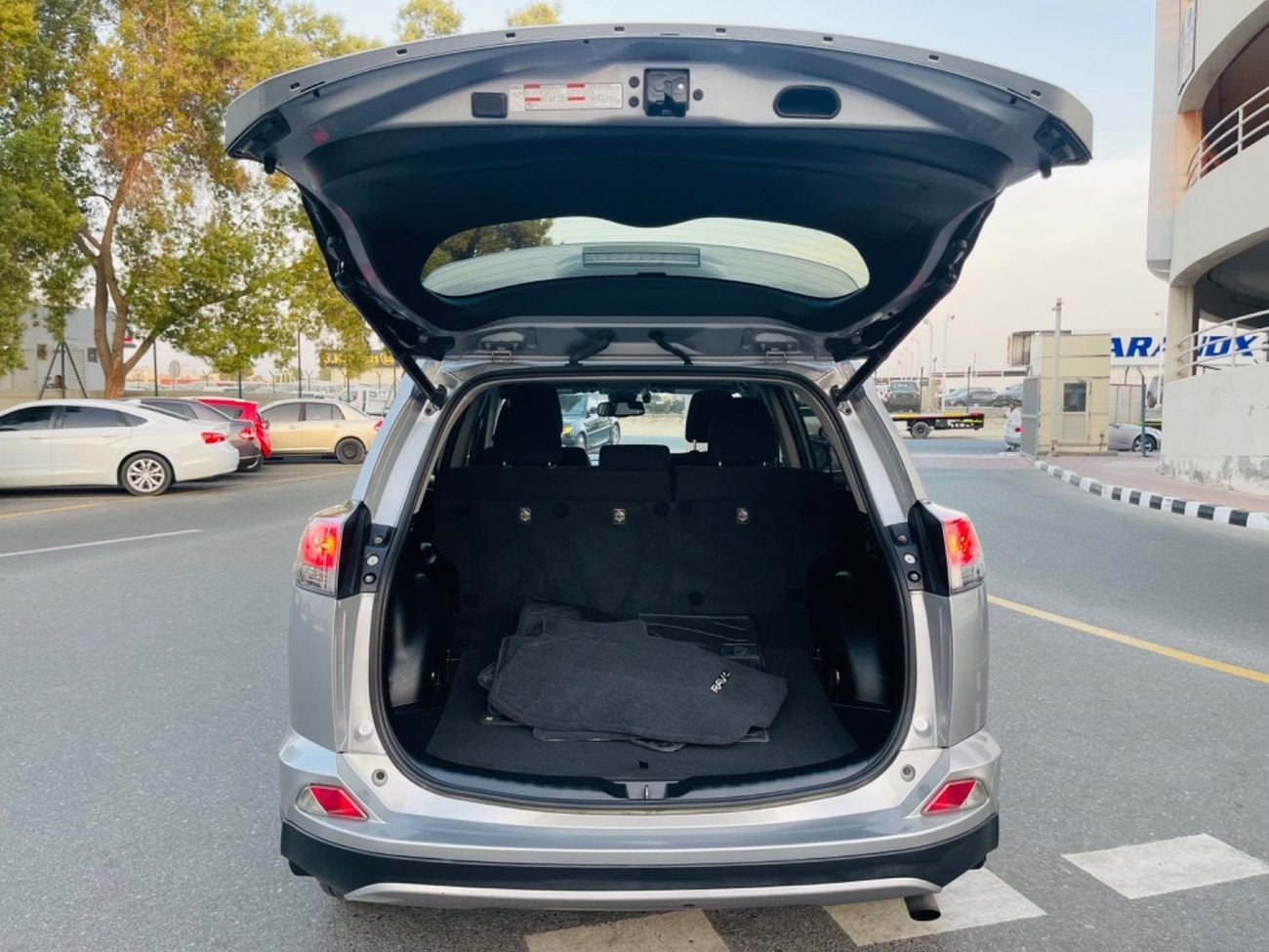 Toyota RAV4 VXR HEV 2018 RAV4 hybrid xle full option