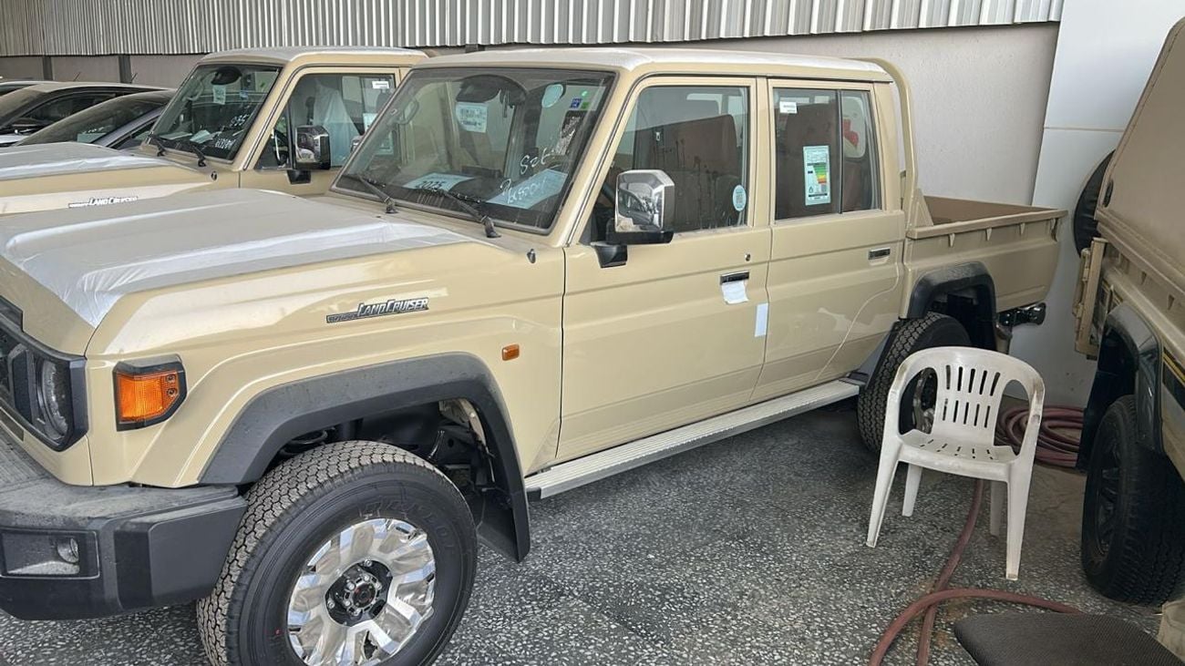 تويوتا لاند كروزر بيك آب 2.8 DIESEL FULL OPTION