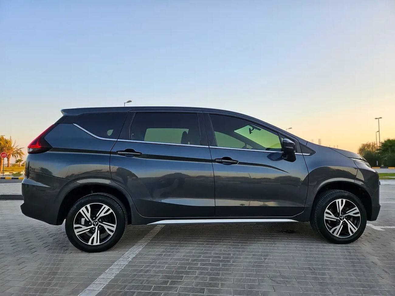 ميتسوبيشي إكسباندر GLX GCC Specs Premium Condition 7 Seater Perfect Inside Out