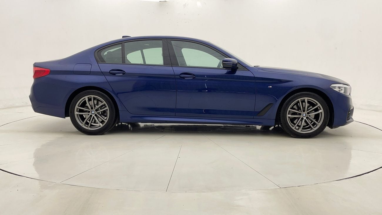 بي أم دبليو 520i M SPORT 2 | بدون دفعة مقدمة | اختبار القيادة في المنزل