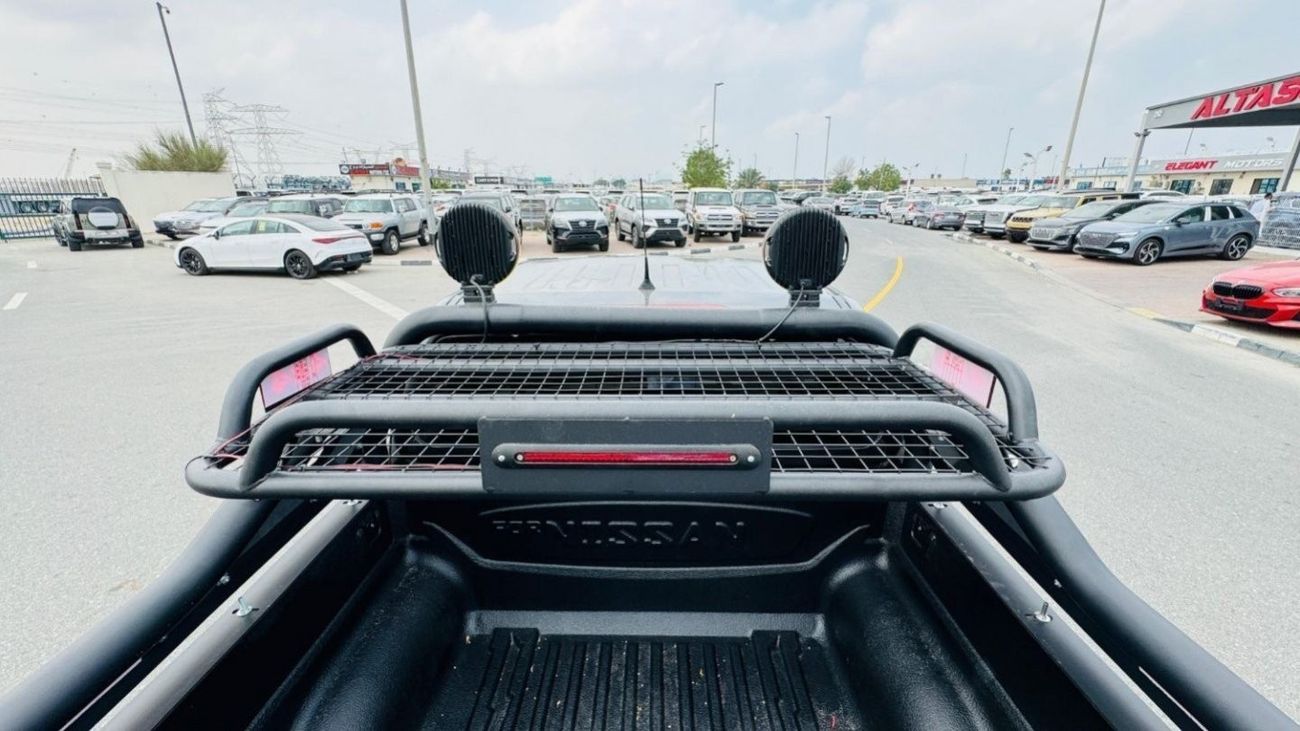 Nissan Navara PREMIUM SPORTS BAR WITH BASKET AND LED LIGHTS | 4 x 4 | PREMIUM TWO TONE LEATHER SEATS | RHD | 2017