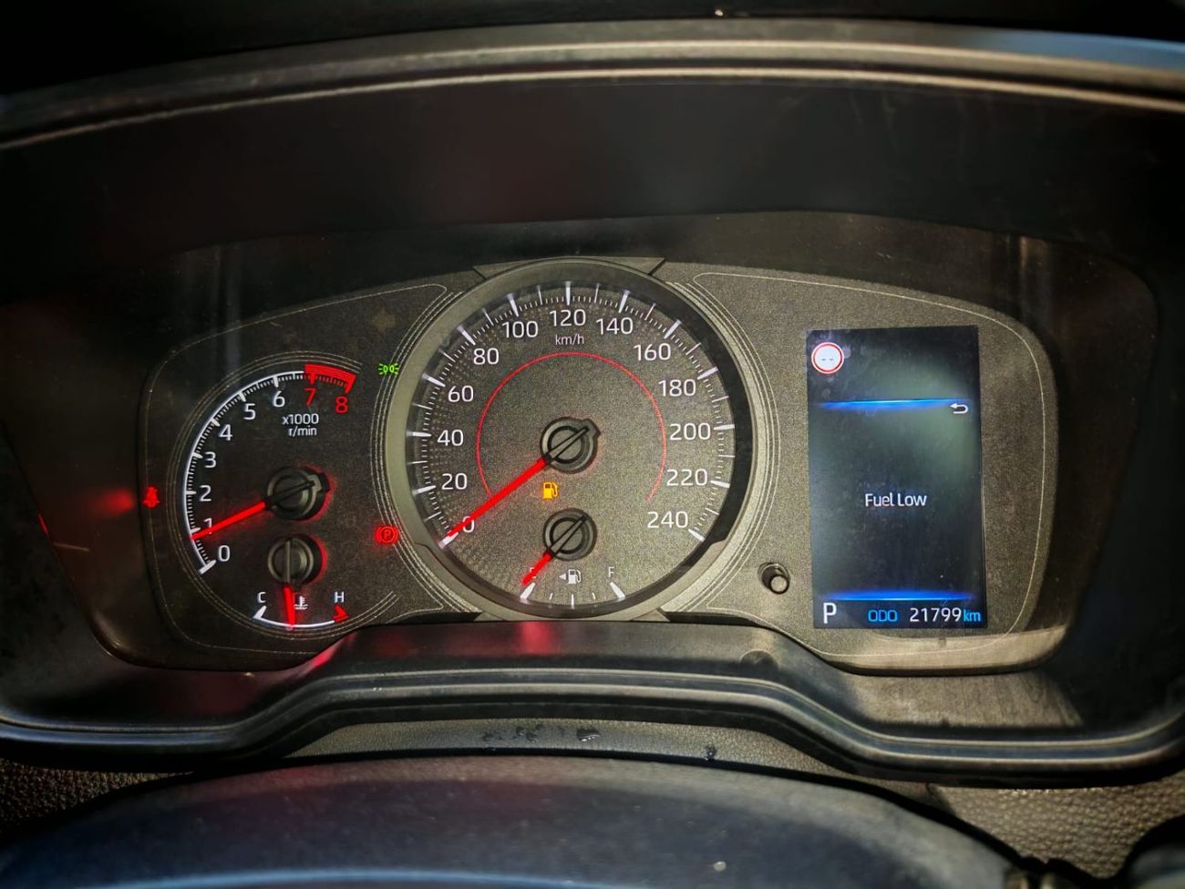 تويوتا كورولا HATCH BACK 2.0 PETROL