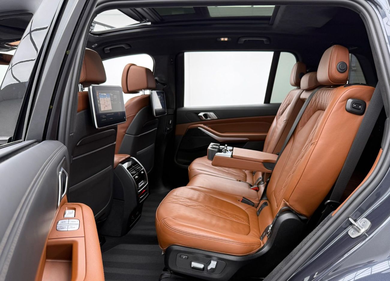 بي أم دبليو X7 40i 3.0L 2022 BMW X7 xDrive40i M-Sport, 2026 BMW Warranty, Full BMW Service History, 7 Seater, GCC