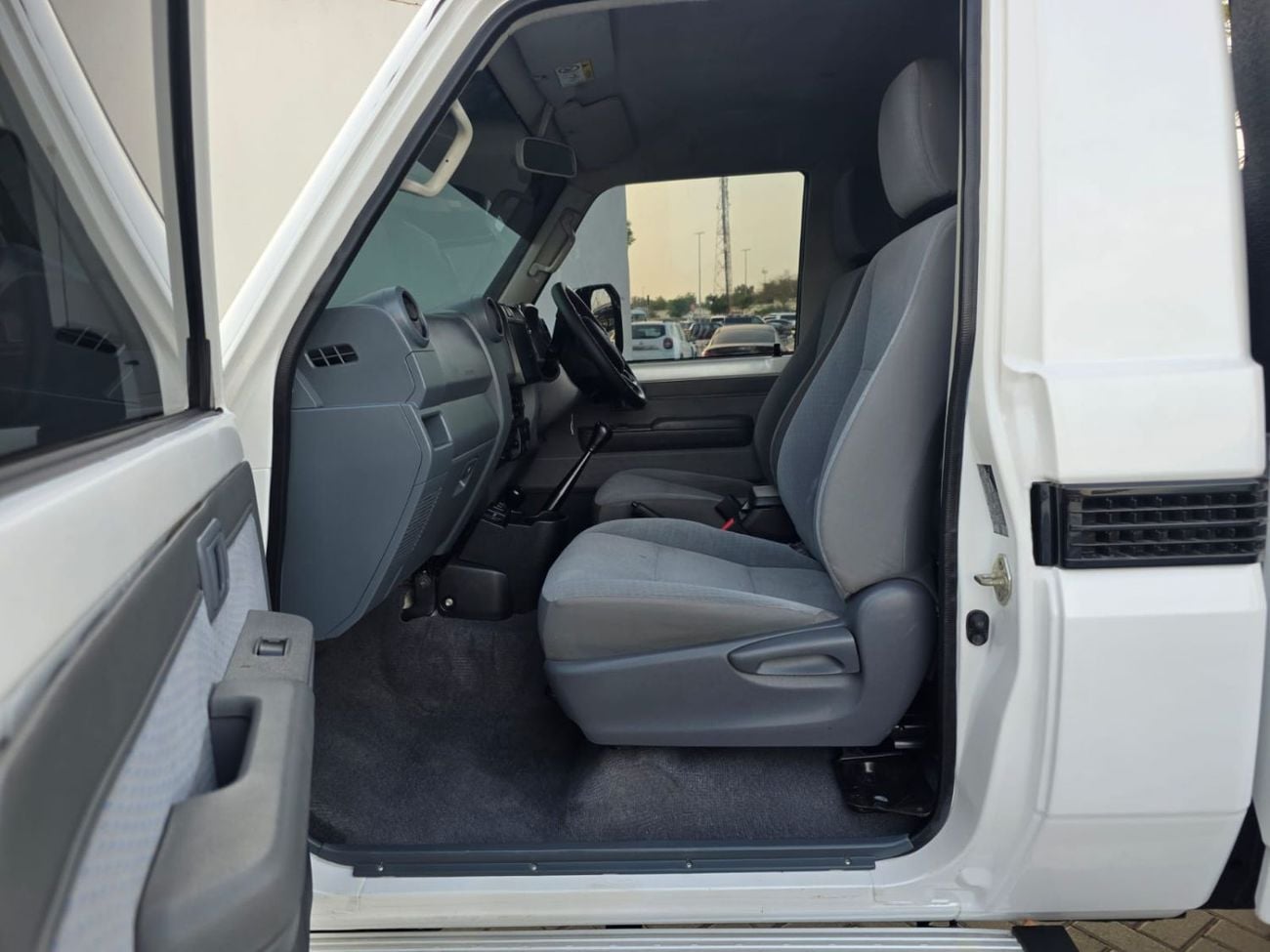 تويوتا لاند كروزر بيك آب -