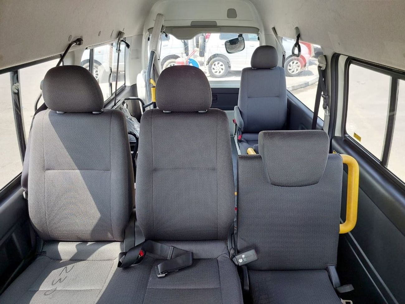 Toyota Hiace TOYOTA HIACE COMMUTER VAN 2013 RHD 3.0 L DIESEL AUTOMATIC (PM63050)