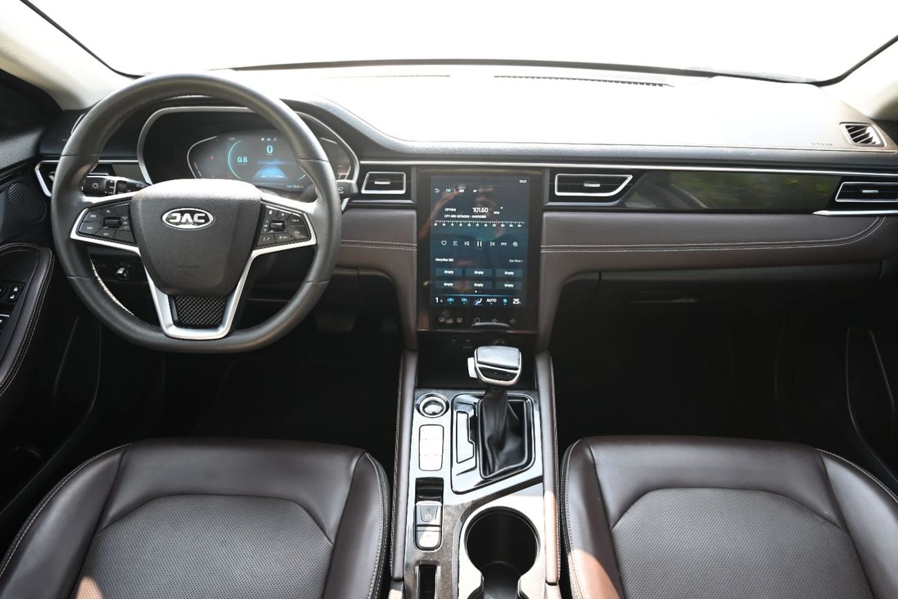 جاك J7 RAMADAN OFFER - 0% DP - JAC J7 LUXURY 2023 - LOW MILEAGE - FIRST OWNER - MINT CONDITION