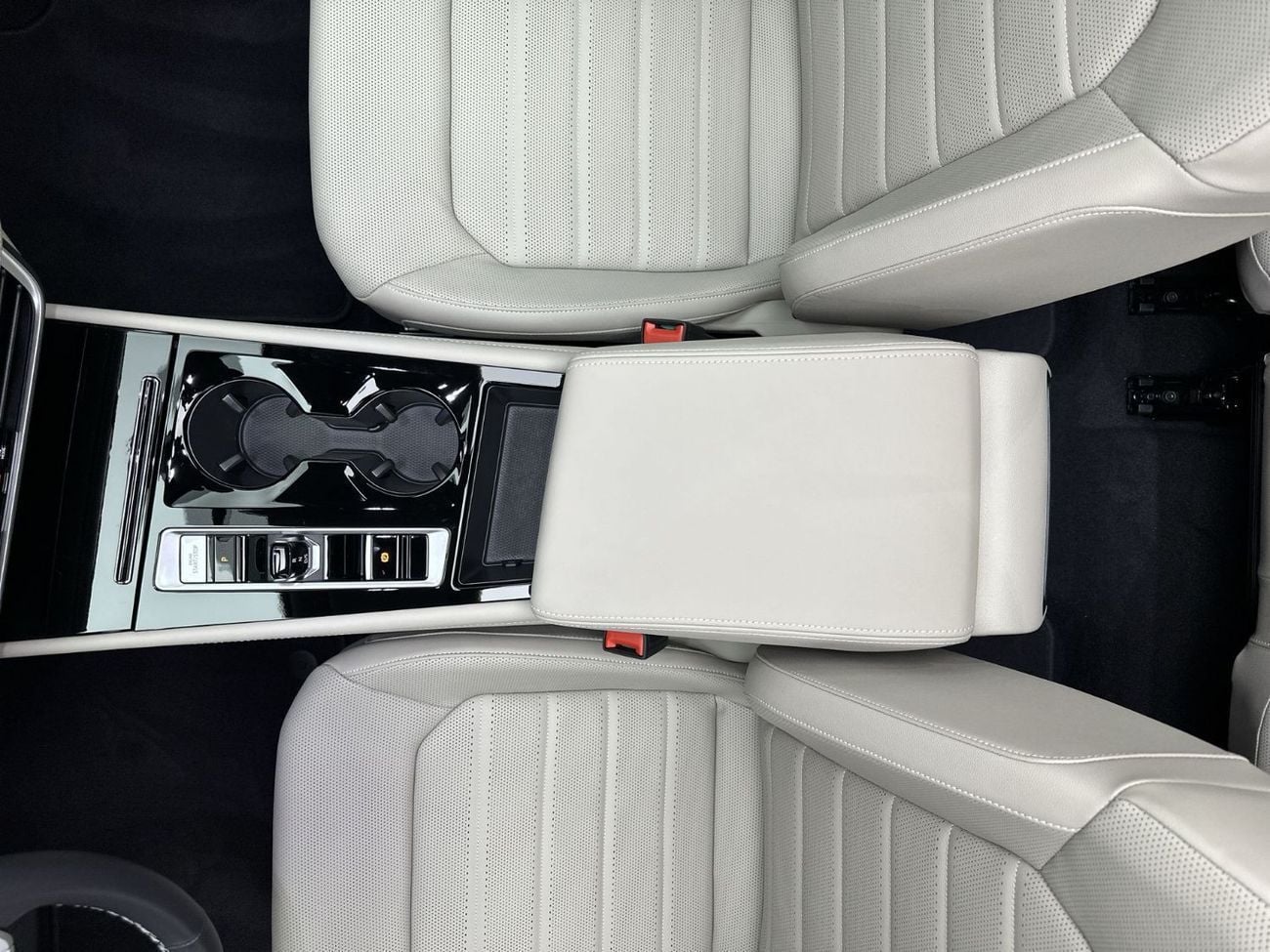 Volkswagen Teramont Comfortline 3.6L Comfortline 2L (Ref#38430) - 29,100 AED SAVINGS from New Car